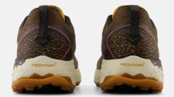 Trailrunning Schoen New Balance Men Fresh Foam X Hierro V7 Golden Hour Dark Camo Black -Schoenen Winkel 5 MTHIERV7 5