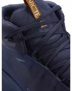 Wandelschoen Arc'teryx Men Aerios FL Mid GTX Black Cinder 15 Wandelschoen Arc'teryx Men Aerios FL Mid GTX Black Cinder -Schoenen Winkel Aerios FL Mid GTX Shoe Cobalt Moon Yukon Lace Detail